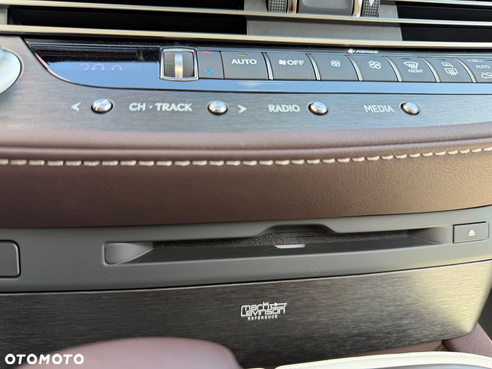 Lexus LS 500h Omotenashi AWD - 24