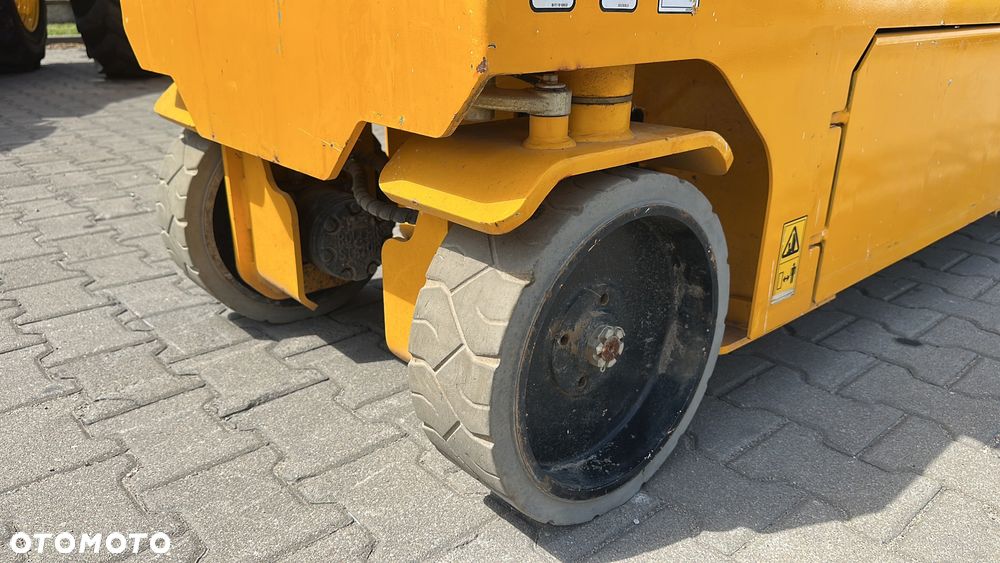 JCB ACCESS S2632E - 16