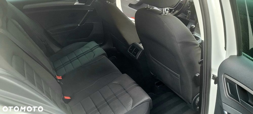 Volkswagen Golf - 33