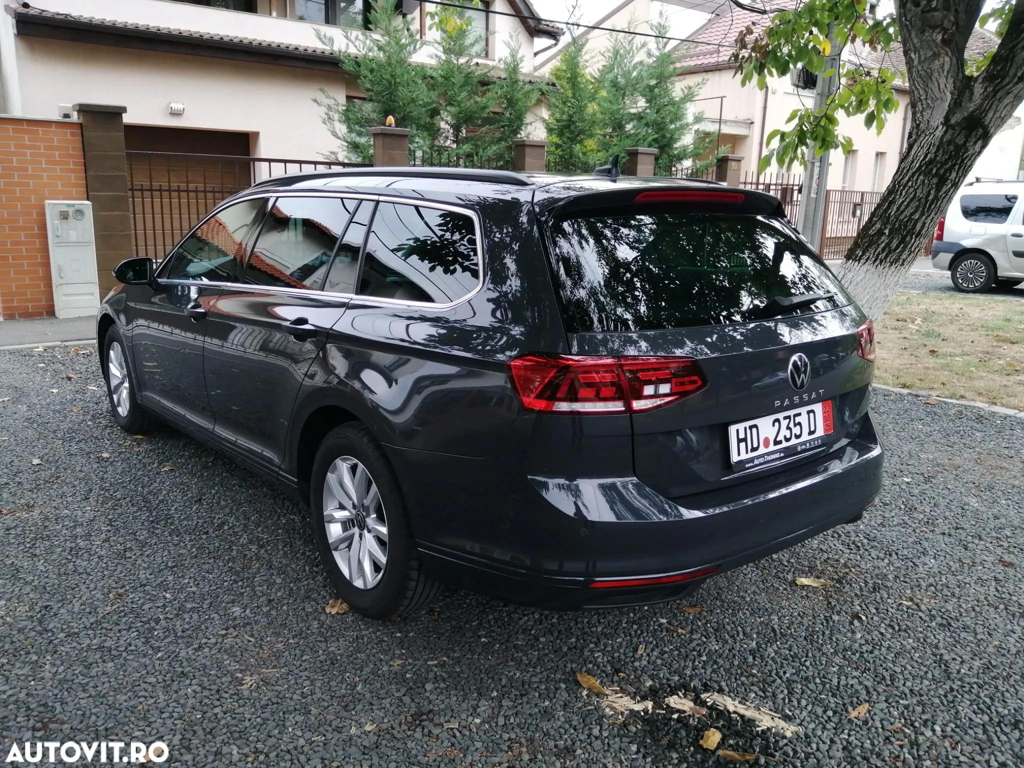 Volkswagen Passat - 4