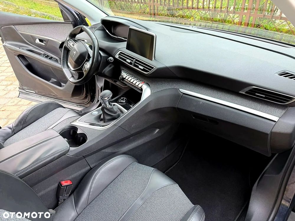 Peugeot 3008 PureTech 130 Stop & Start GPF Allure Business-Paket - 33