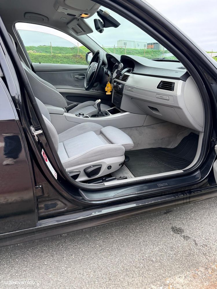 BMW 318 d Sport Line - 14