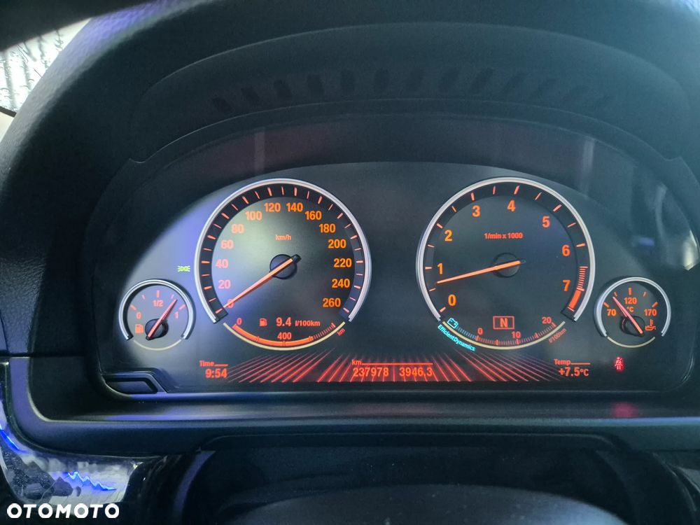 BMW Seria 5 528i - 6