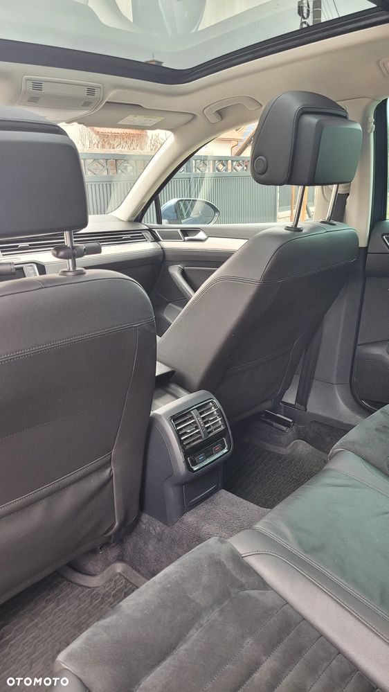 Volkswagen Passat - 12