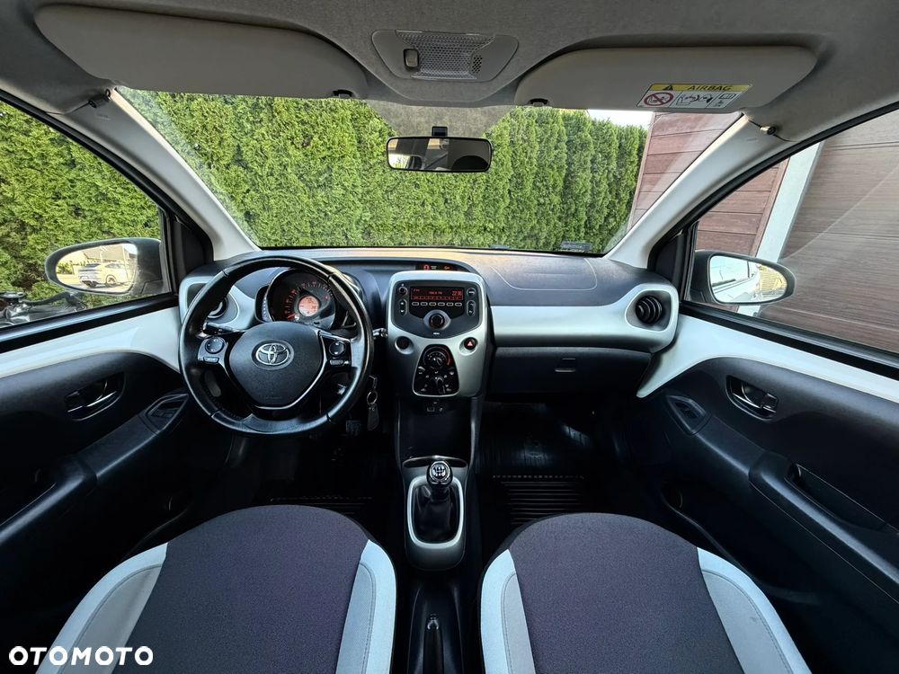 Toyota Aygo x-clusiv - 29