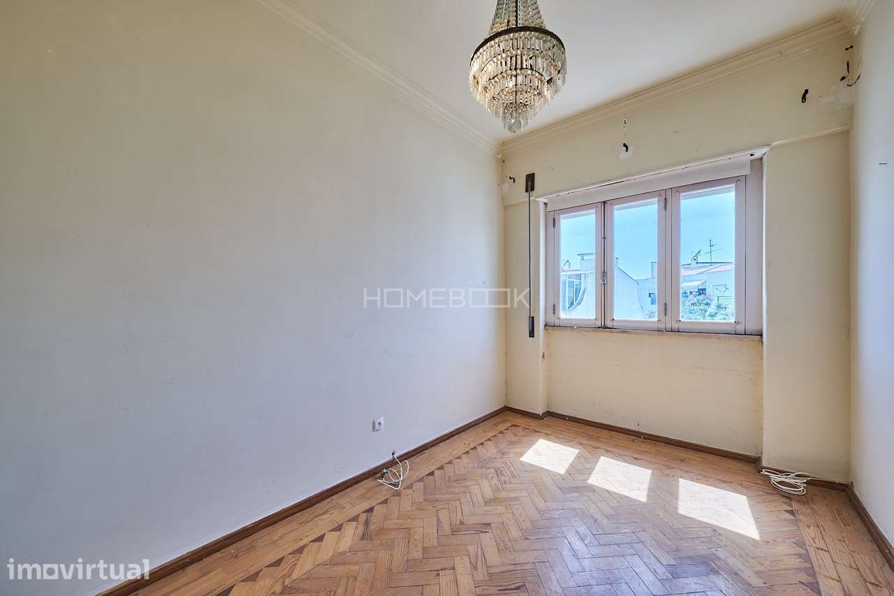 Apartamento T4 para remodelação total em Santo António da Caparica - Grande imagem: 5/27