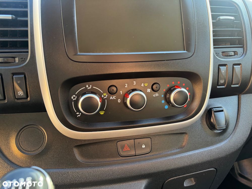 Renault Trafic - 32