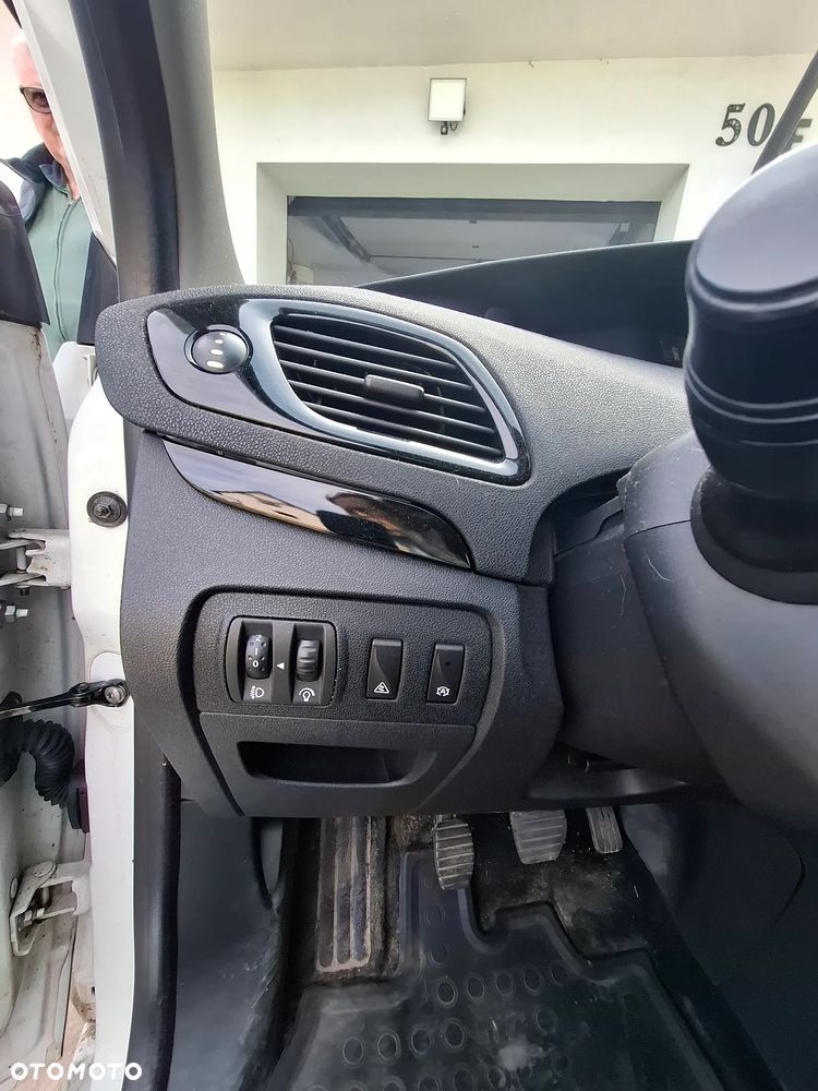 Renault Scenic 1.6 dCi Energy Bose Edition S&S - 9