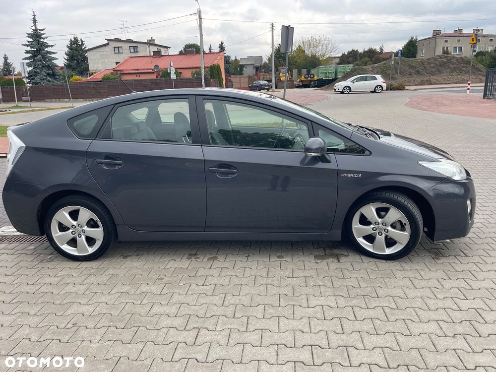 Toyota Prius 1.8 HSD Prestige - 4