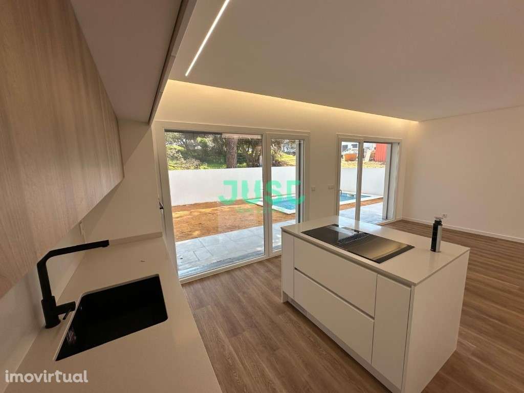 Moradia T4 com piscina em Fernão Ferro - Grande imagem: 4/18