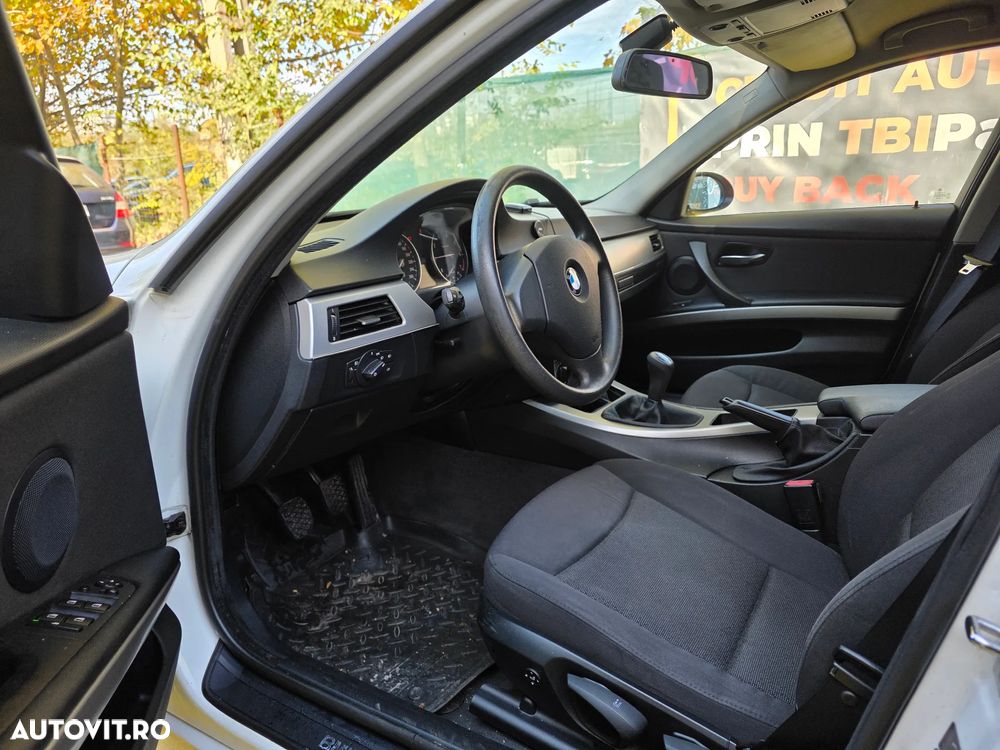 BMW Seria 3 318i Touring - 8