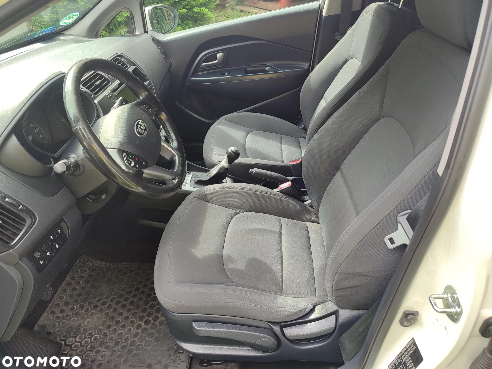 Kia Rio - 8