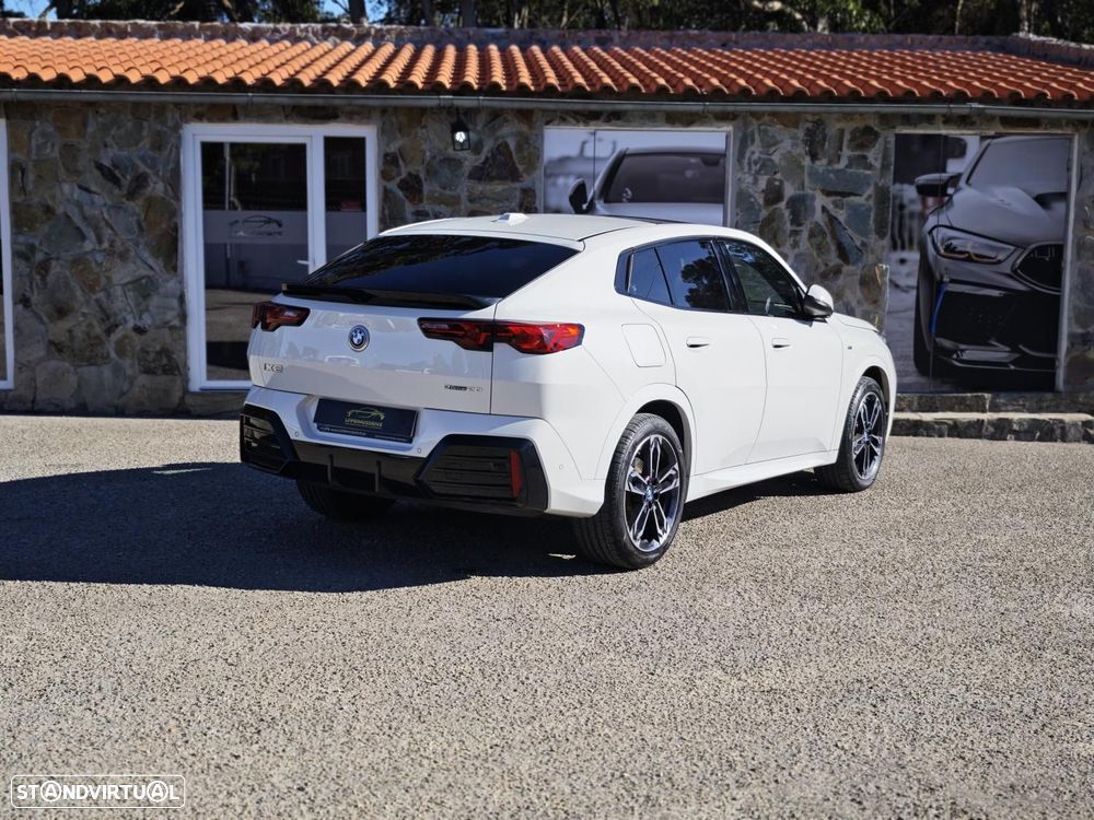 BMW iX2 eDrive20 Pack Desportivo M - 7