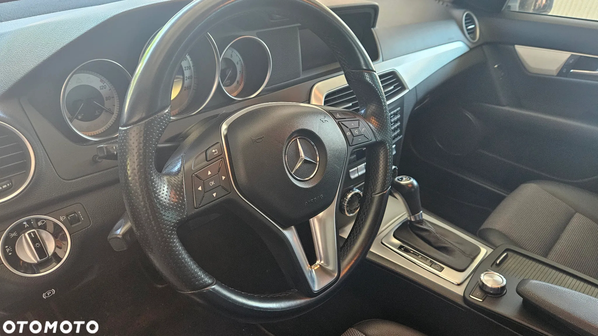 Mercedes-Benz Klasa C 180 CGI Automatik BlueEFFICIENCY Avantgarde - 14