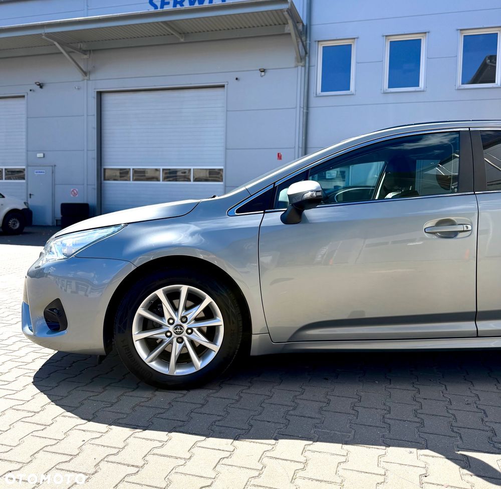 Toyota Avensis 1.8 Premium - 8