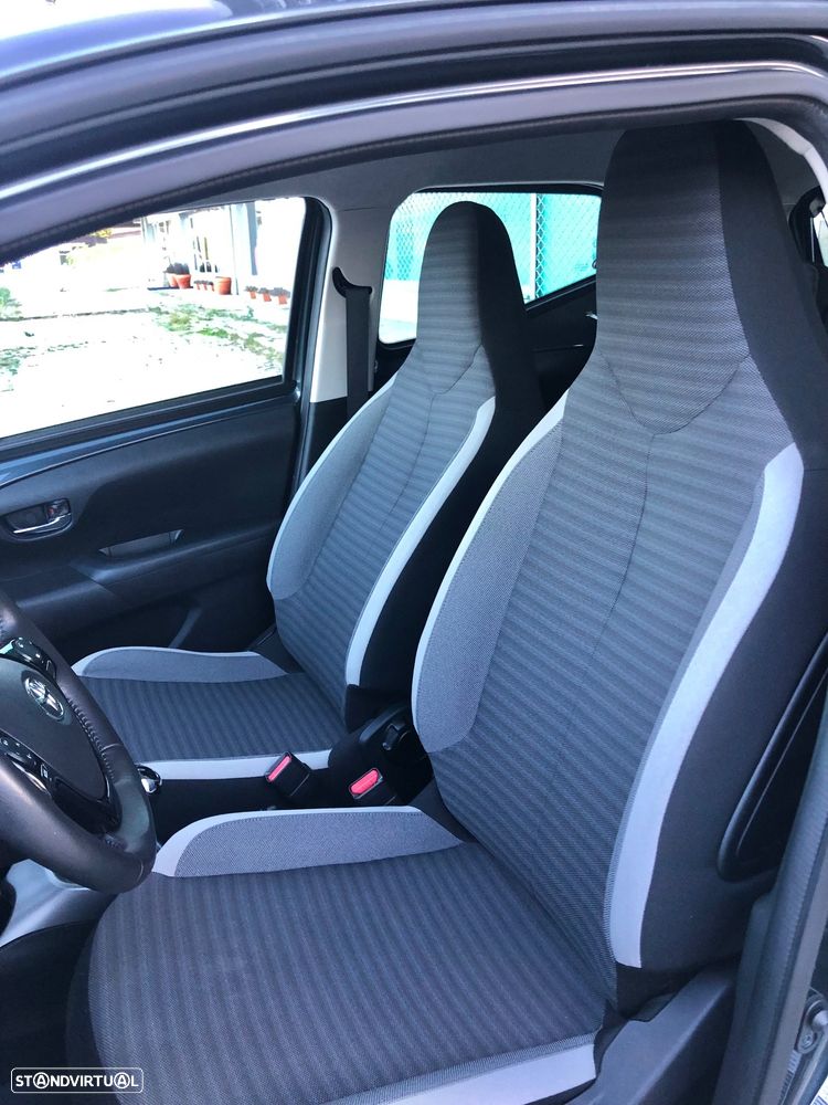 Toyota Aygo 1.0 X-Play Plus MM - 24