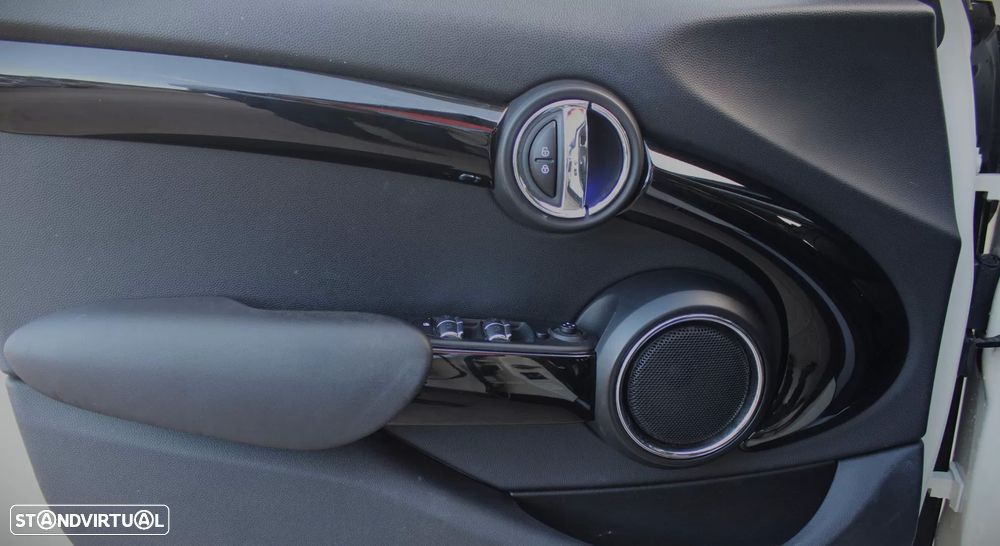 MINI 5 Portas Cooper D Auto - 12