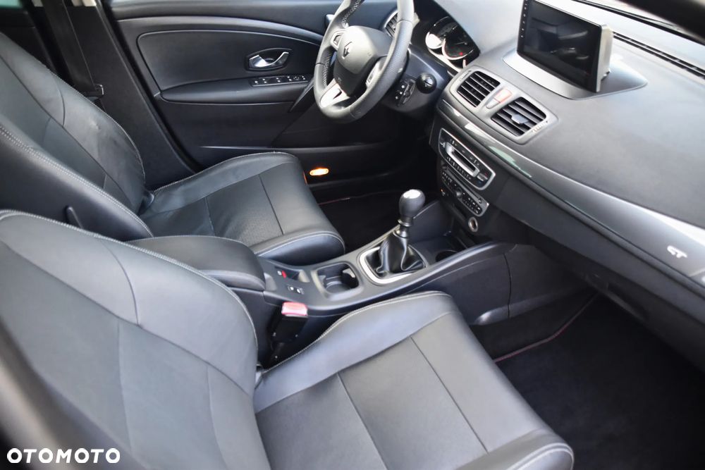 Renault Megane TCe 180 GT - 12