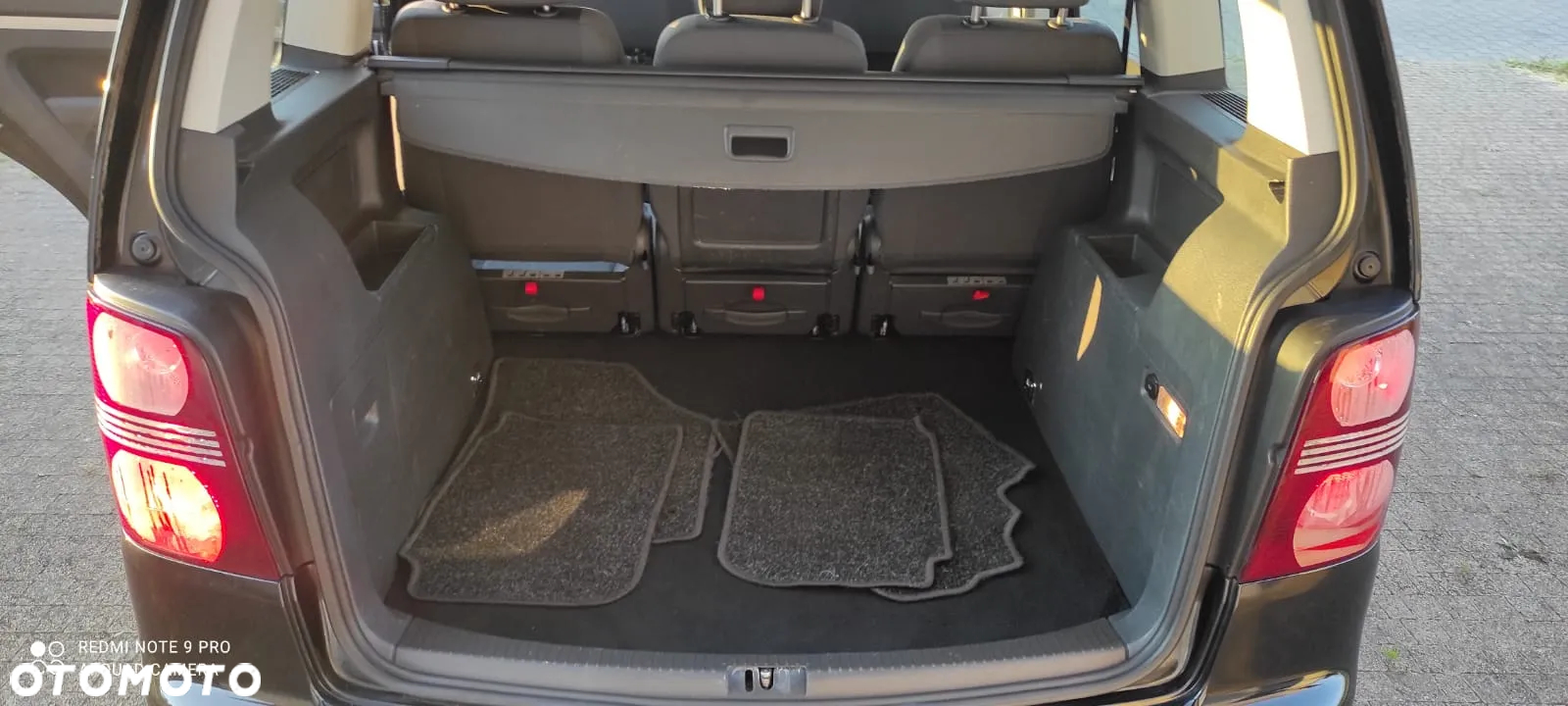 Volkswagen Touran 2.0 TDI DPF BlueMotion Technology DSG Comfortline - 16
