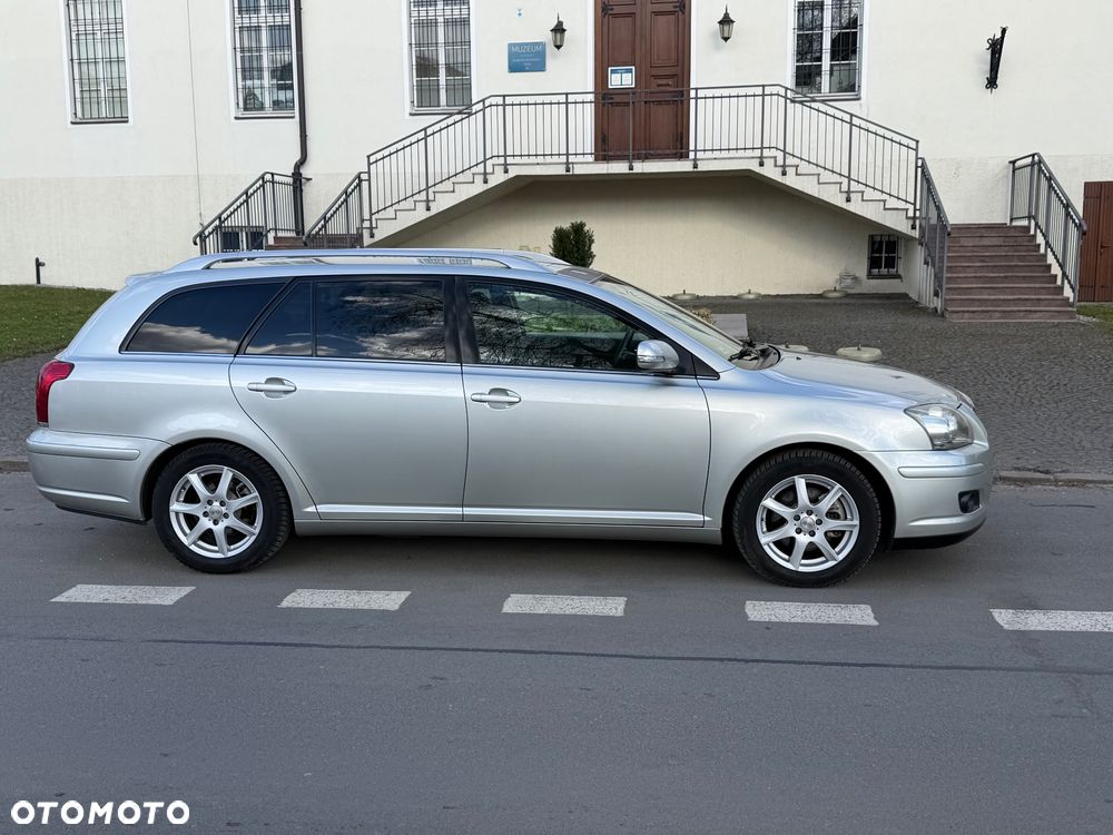 Toyota Avensis 2.0 D-4D - 5