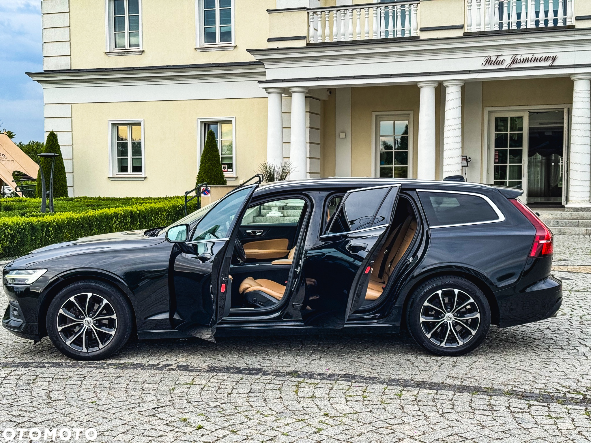 Volvo V60 D4 Momentum Pro - 24