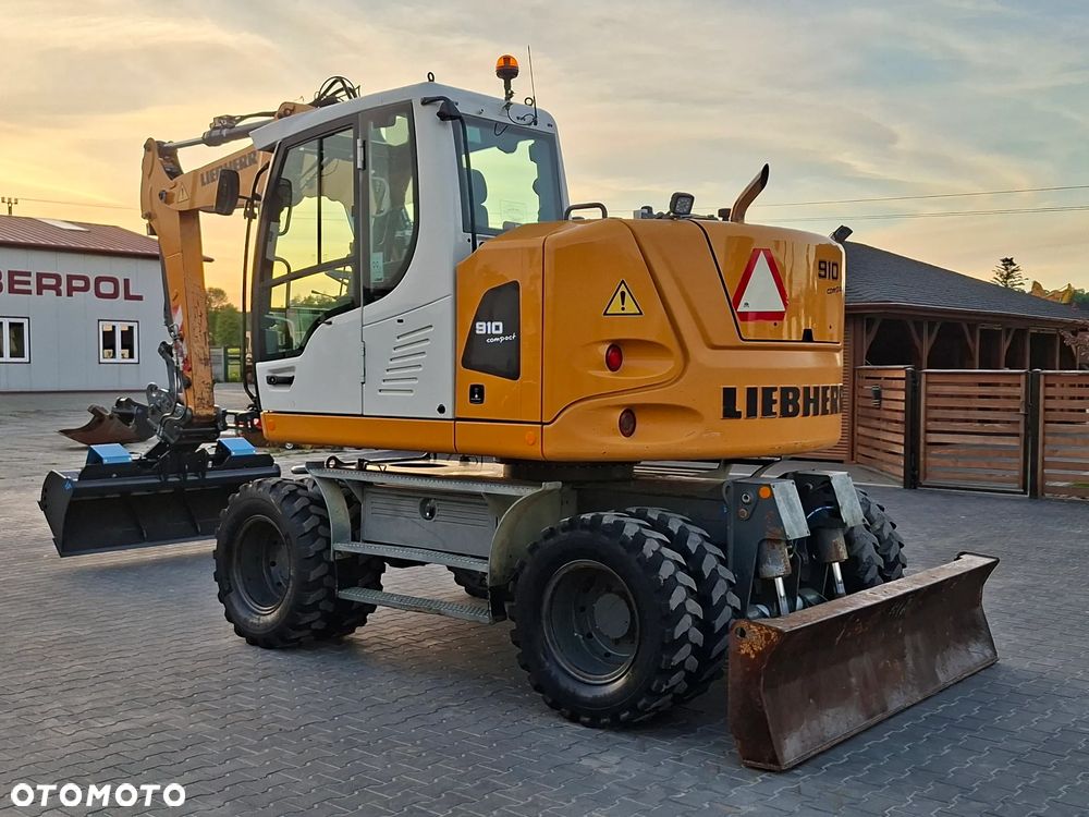 Liebherr A910 COMPACT rok 2015 Super Stan - 5