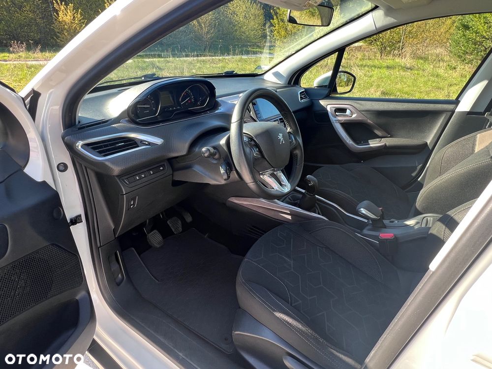 Peugeot 2008 1.6 e-HDi Allure S&S - 23