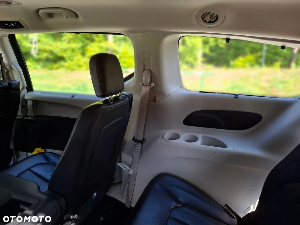 Chrysler Pacifica - 28