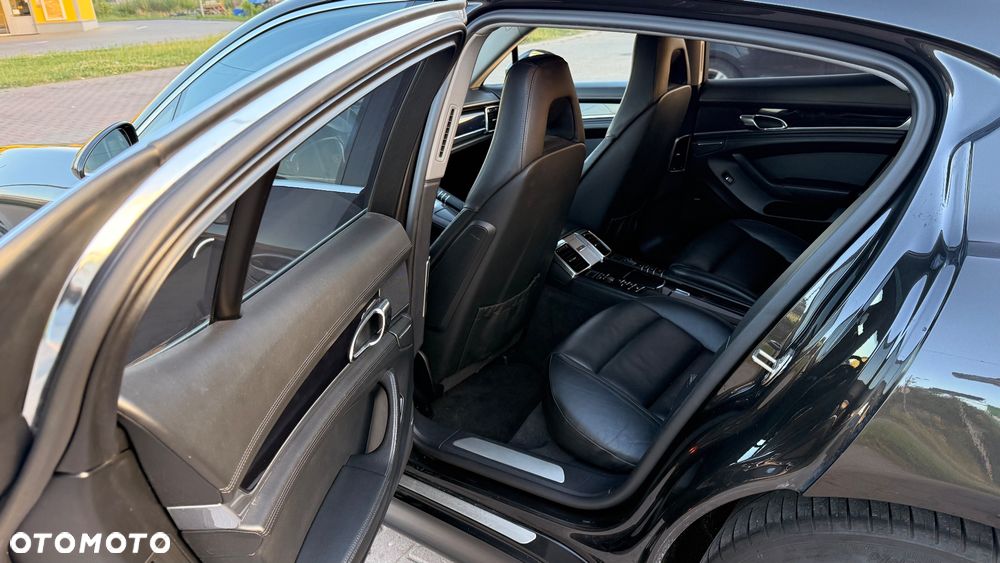 Porsche Panamera 4S - 9