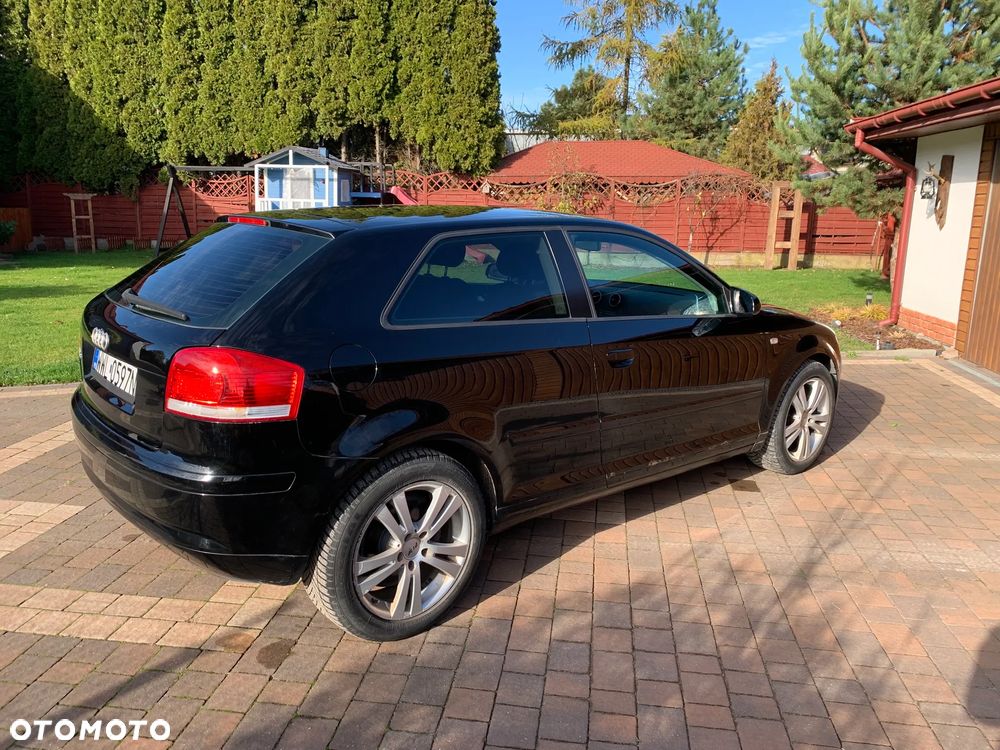 Audi A3 3-drzwiowe 2.0 FSI Attraction - 4