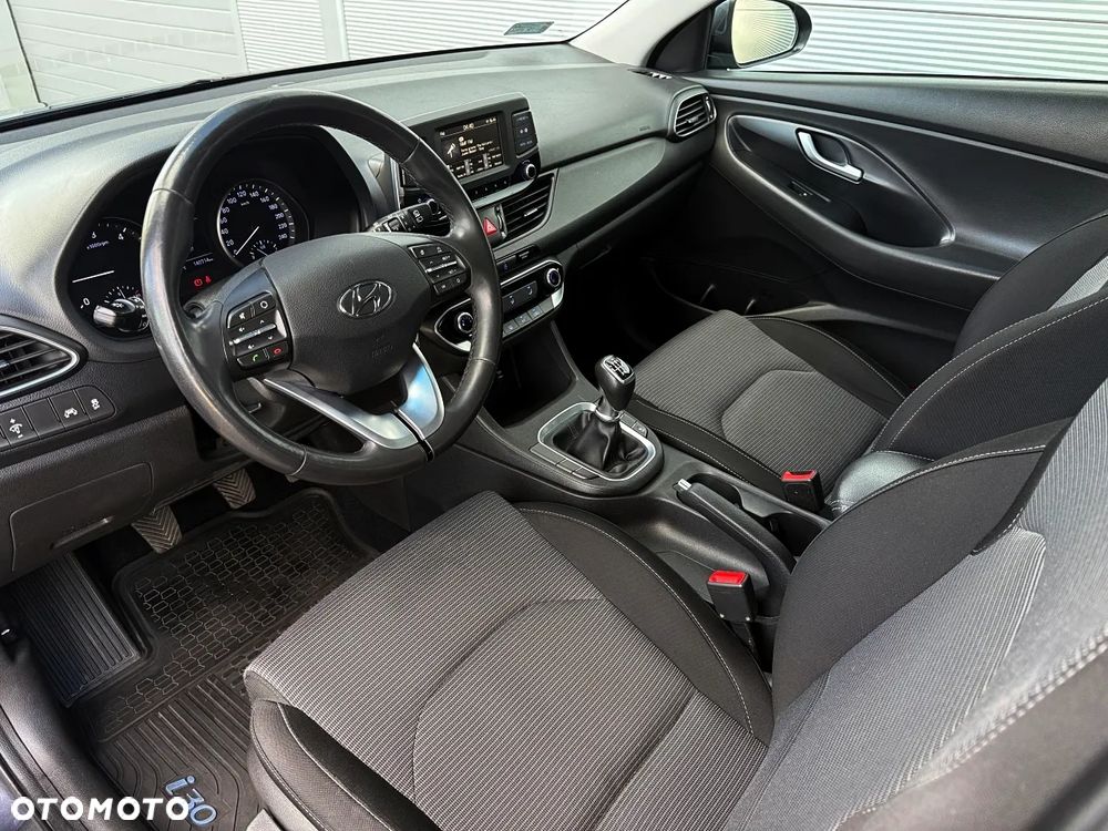Hyundai i30 1.6 D Classic + - 8