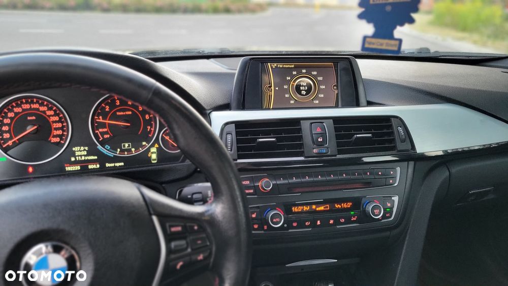 BMW Seria 3 328i xDrive Sport Line - 16
