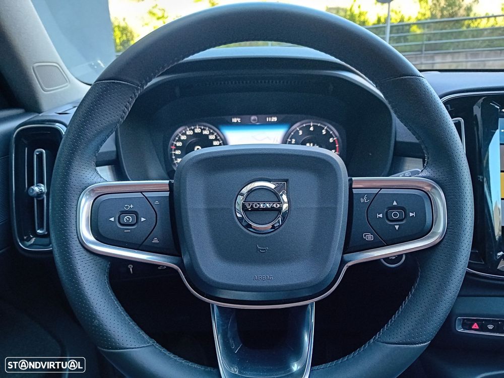 Volvo XC 40 1.5 T3 Momentum Tech Edition - 22