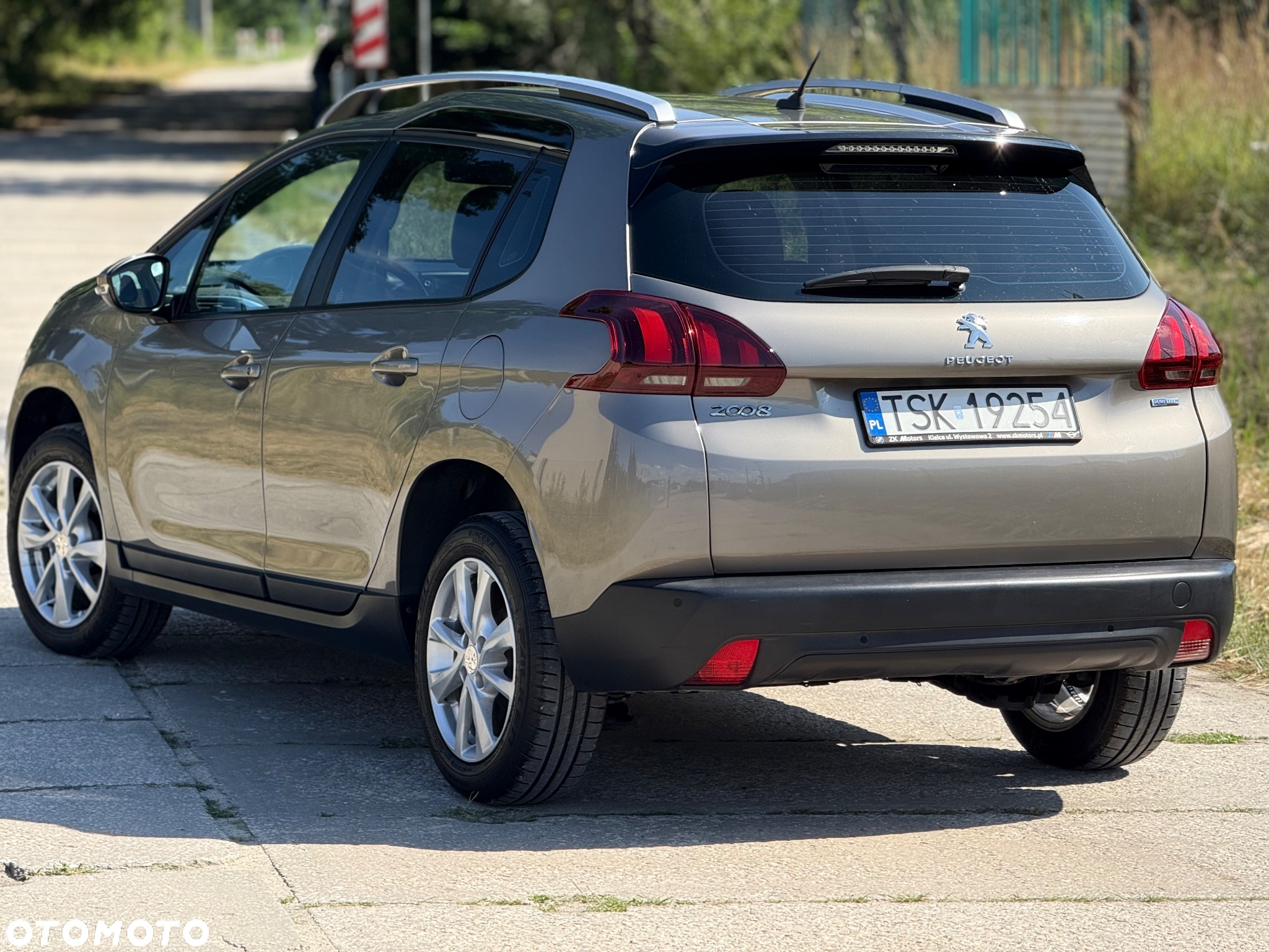 Peugeot 2008 1.2 Pure Tech Active S&S - 6