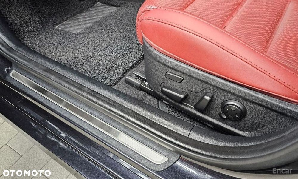 Kia Stinger - 33
