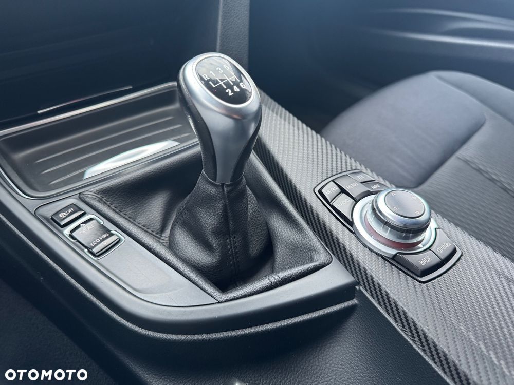 BMW Seria 3 318d - 23
