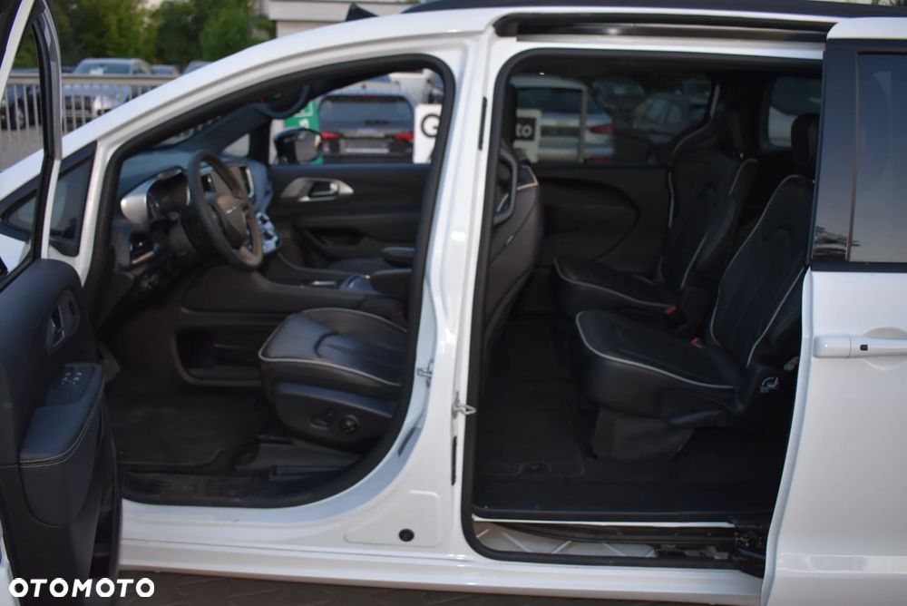Chrysler Pacifica - 22