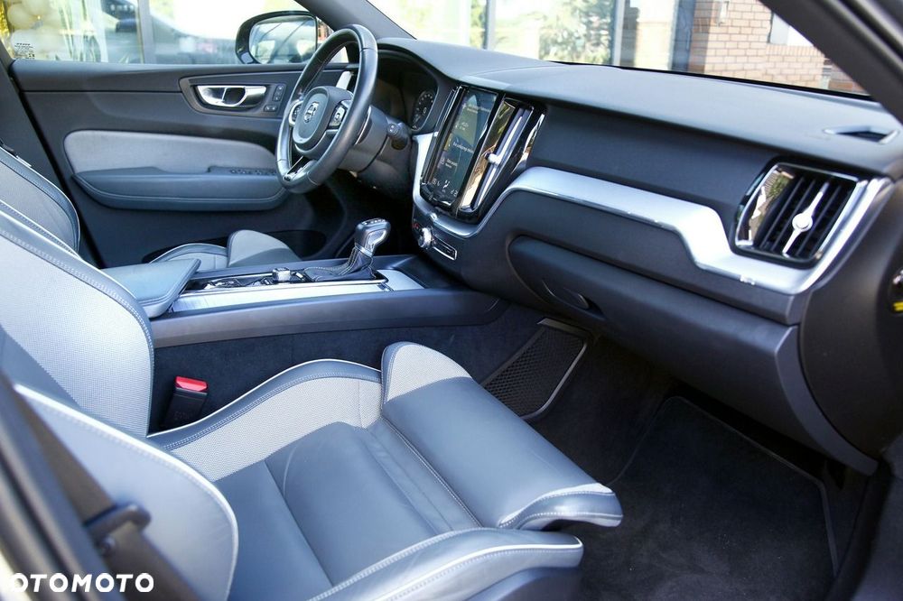 Volvo XC 60 D4 AWD R-Design - 13