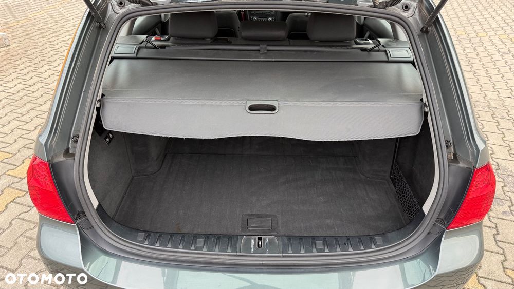 BMW Seria 3 318i - 11