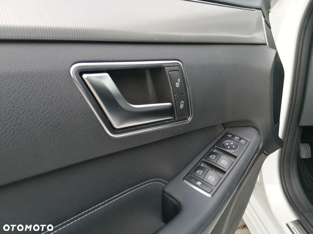 Mercedes-Benz Klasa E 200 T CDI DPF BlueEFFICIENCY 7G-TRONIC - 28