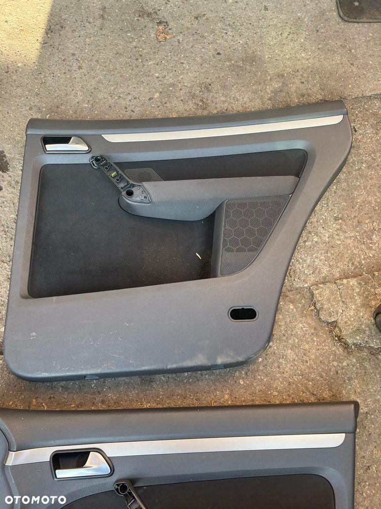 VW TOURAN Boczek drzwi prawy tył 1T0 2006-2010