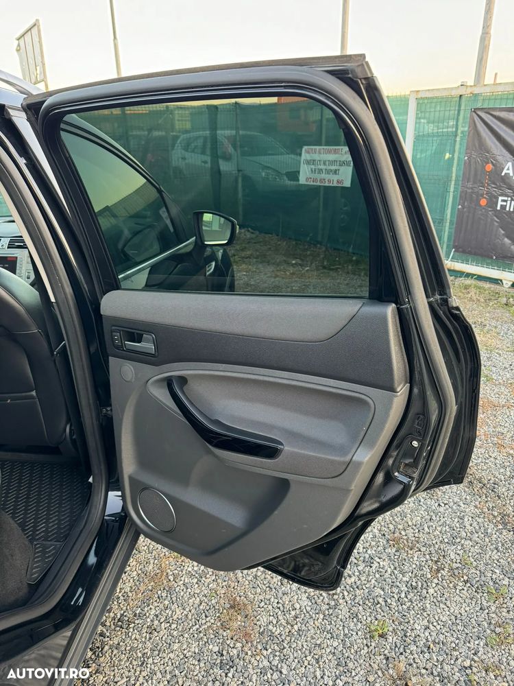 Ford Kuga - 25