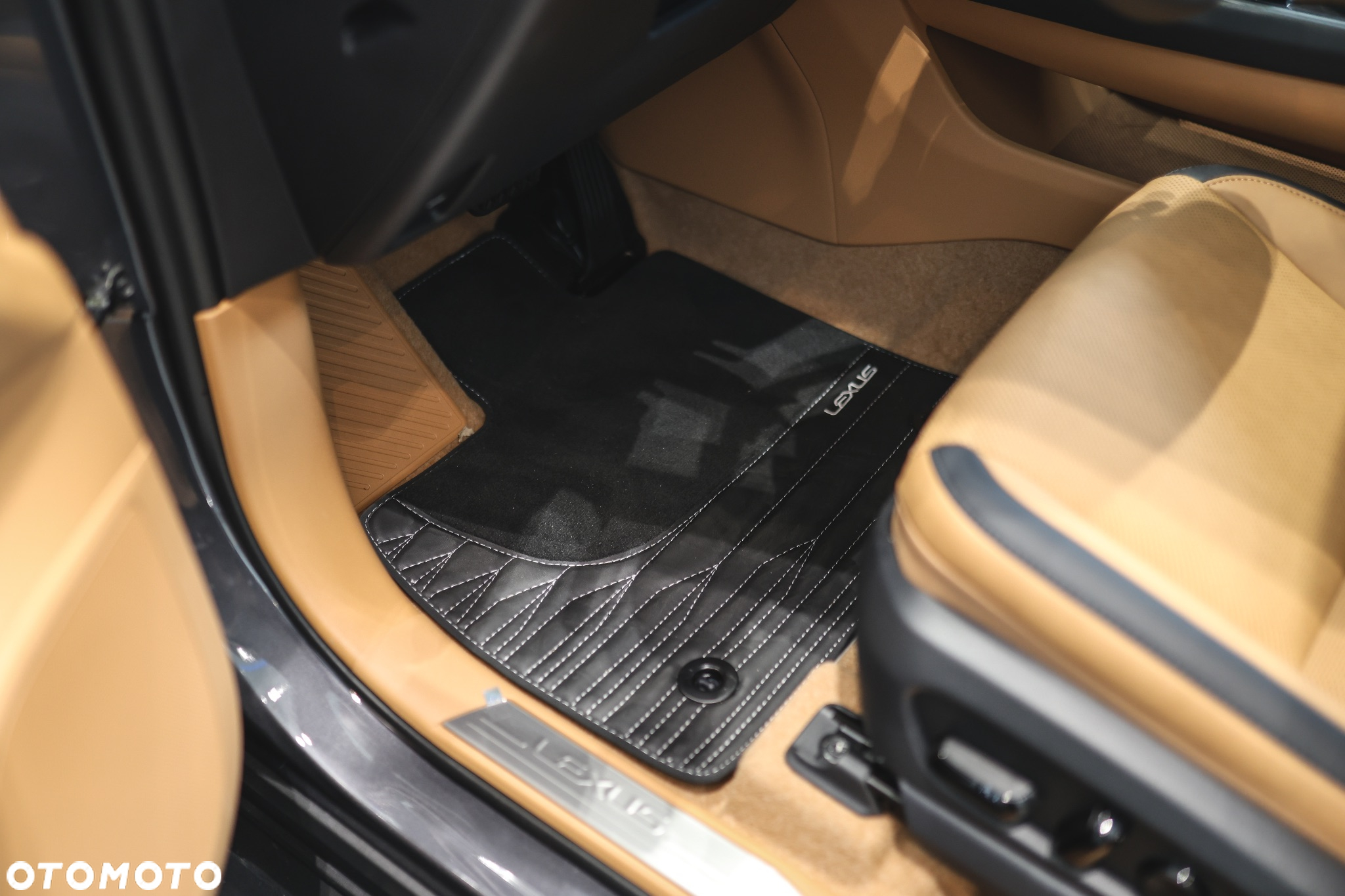 Lexus RZ 300e Prestige - 12
