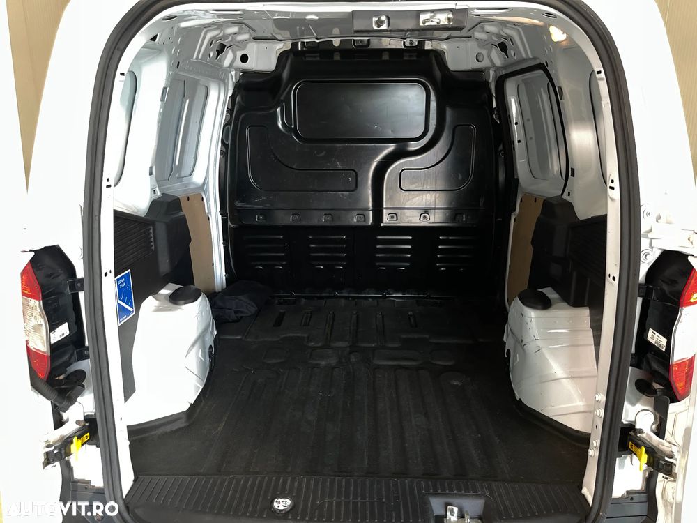 Ford Transit Courier - 8