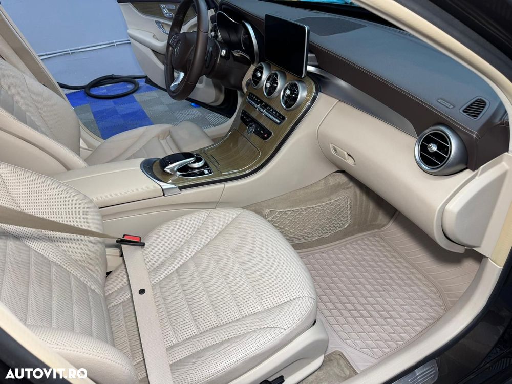 Mercedes-Benz C - 19