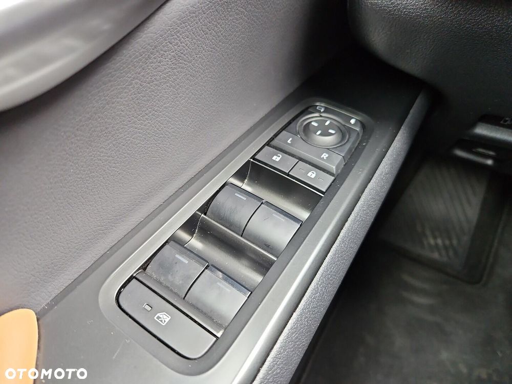 Lexus UX 300h F Sport Design - 19