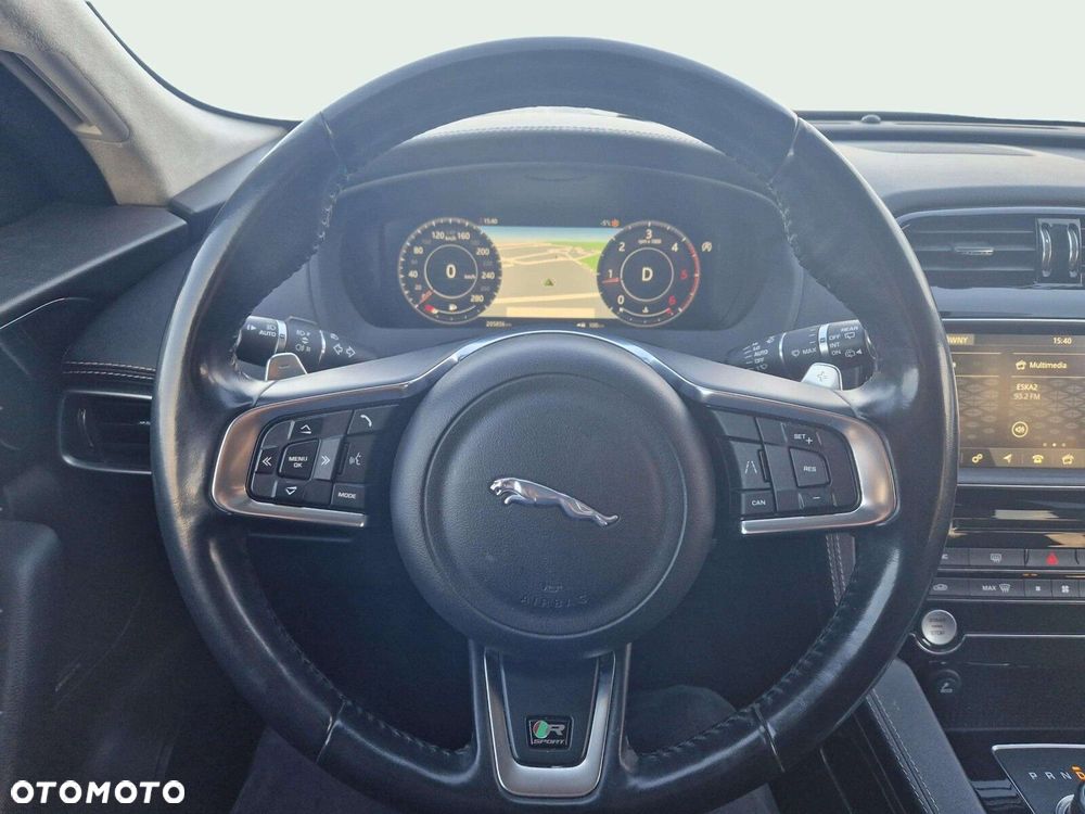 Jaguar F-Pace - 9