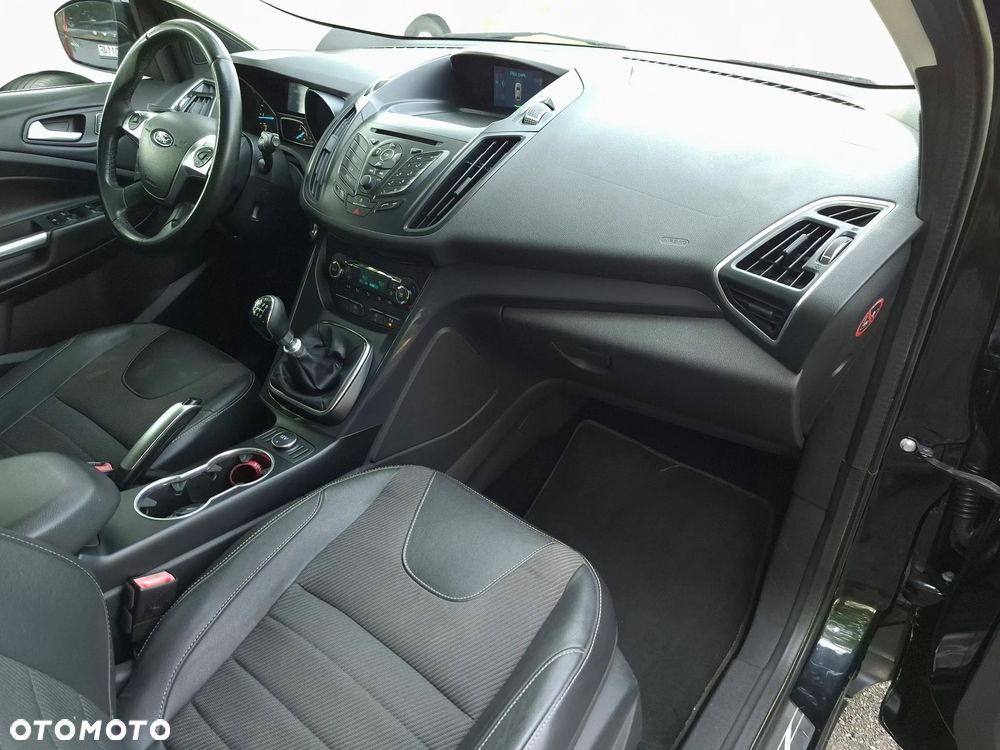 Ford Kuga 2.0 TDCi 2x4 Titanium - 16