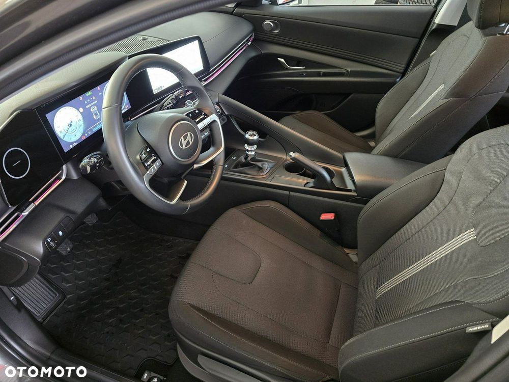 Hyundai Elantra - 14