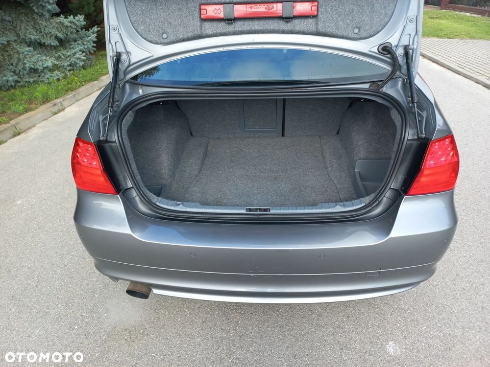 BMW Seria 3 318i Edition Exclusive - 17